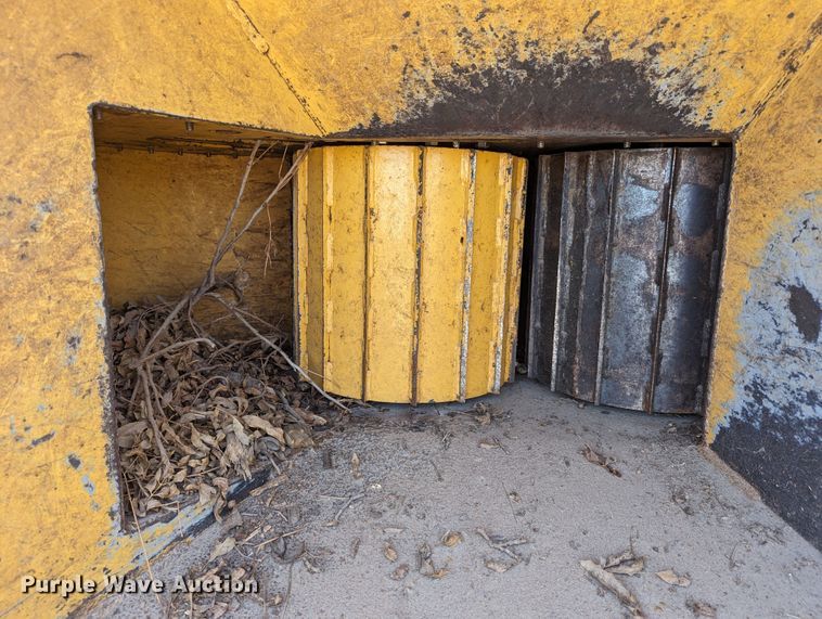 image for item LM9988 1992 Vermeer 1250BC  wood chipper