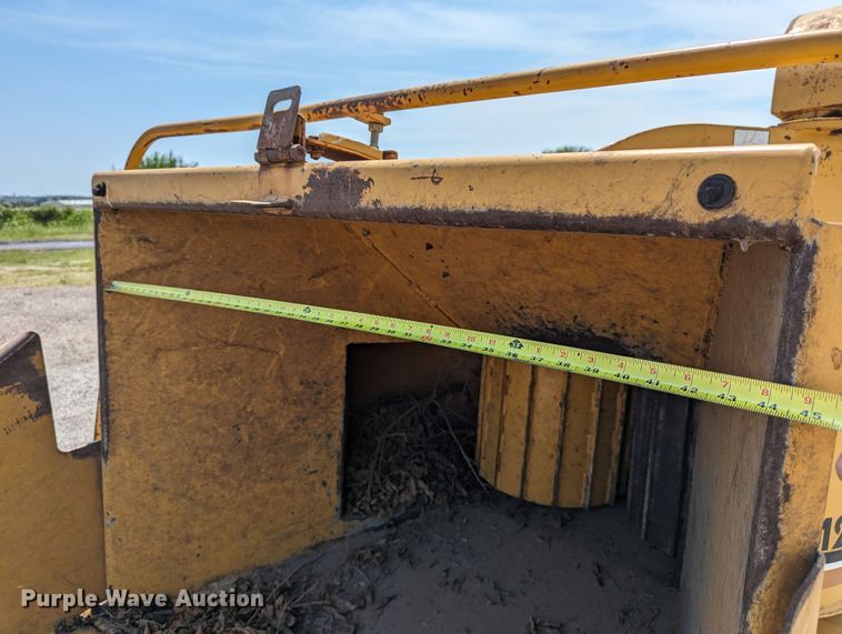 image for item LM9988 1992 Vermeer 1250BC  wood chipper