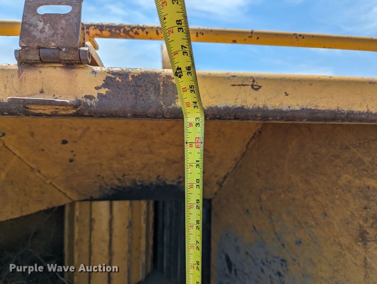 image for item LM9988 1992 Vermeer 1250BC  wood chipper