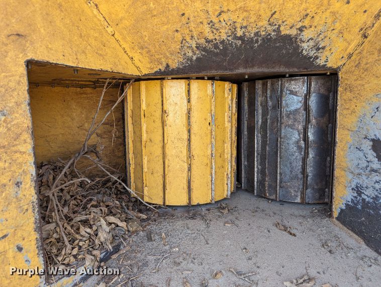 image for item LM9988 1992 Vermeer 1250BC  wood chipper