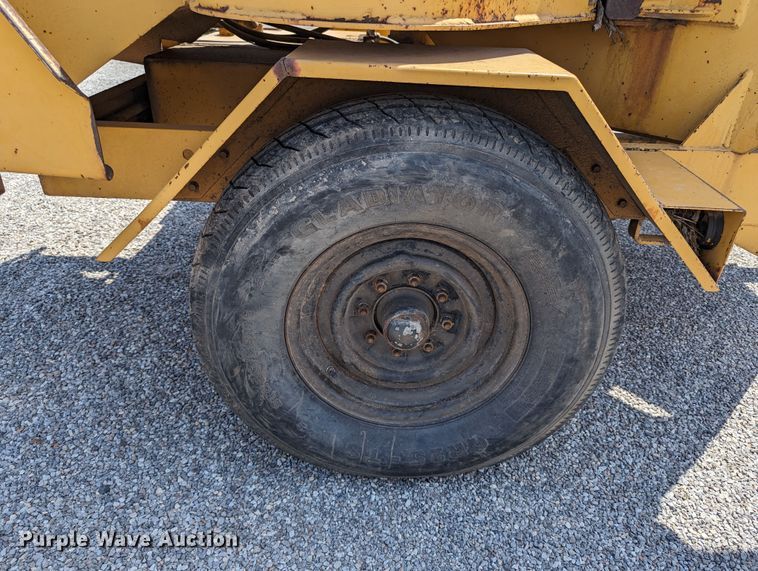 image for item LM9988 1992 Vermeer 1250BC  wood chipper