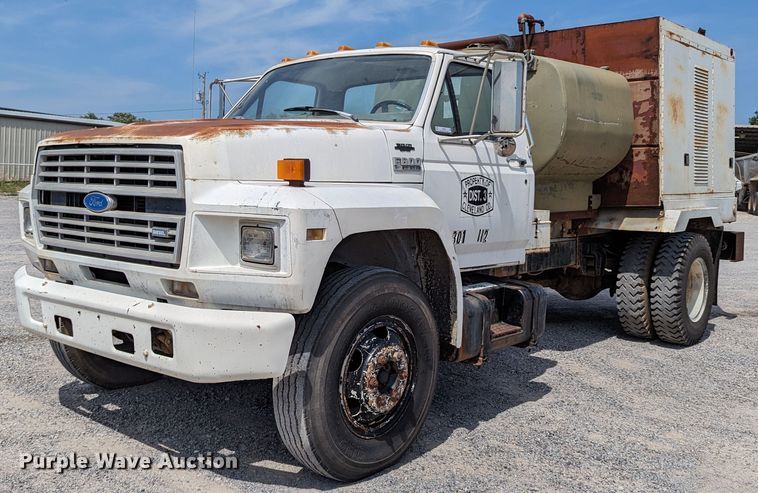 image for item LN9000 1993 Ford F600  sewer jetter truck
