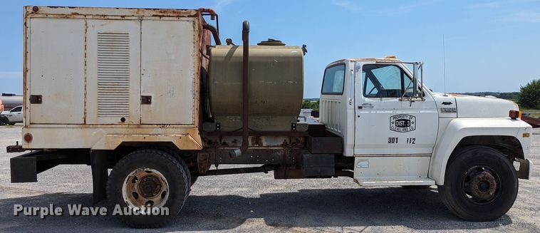image for item LN9000 1993 Ford F600  sewer jetter truck