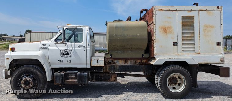 image for item LN9000 1993 Ford F600  sewer jetter truck