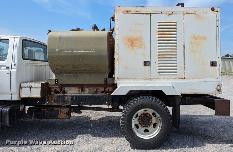 image for item LN9000 1993 Ford F600  sewer jetter truck