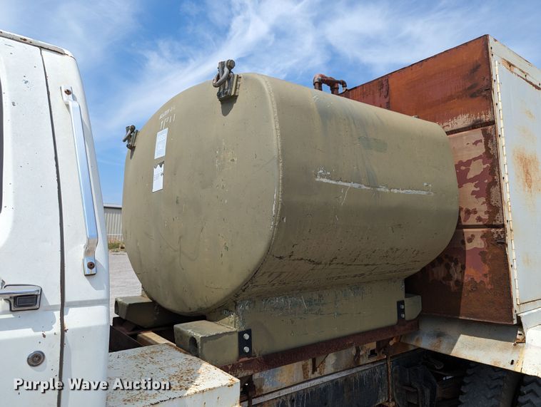 image for item LN9000 1993 Ford F600  sewer jetter truck