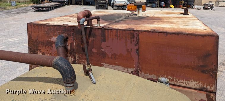 image for item LN9000 1993 Ford F600  sewer jetter truck