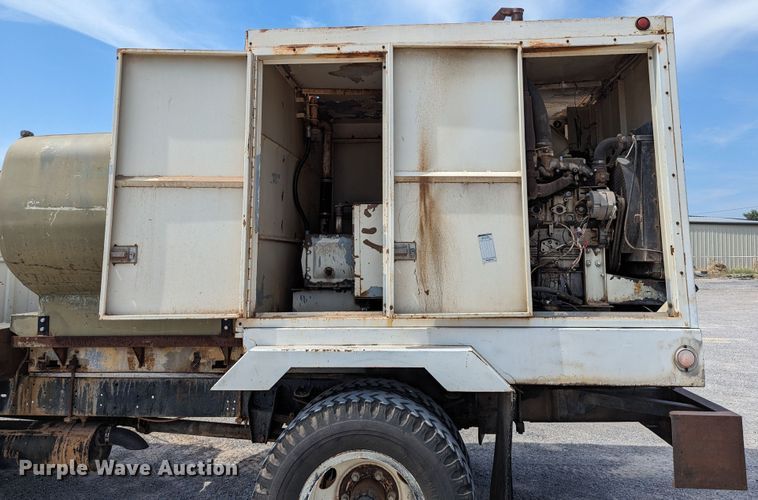 image for item LN9000 1993 Ford F600  sewer jetter truck