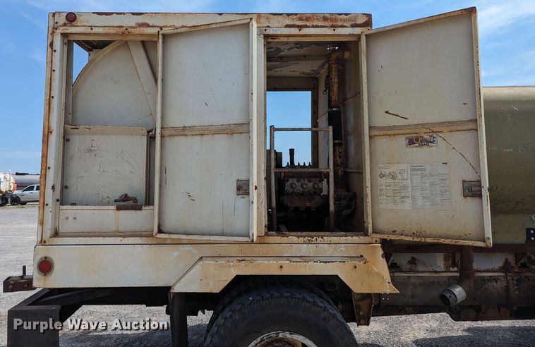 image for item LN9000 1993 Ford F600  sewer jetter truck