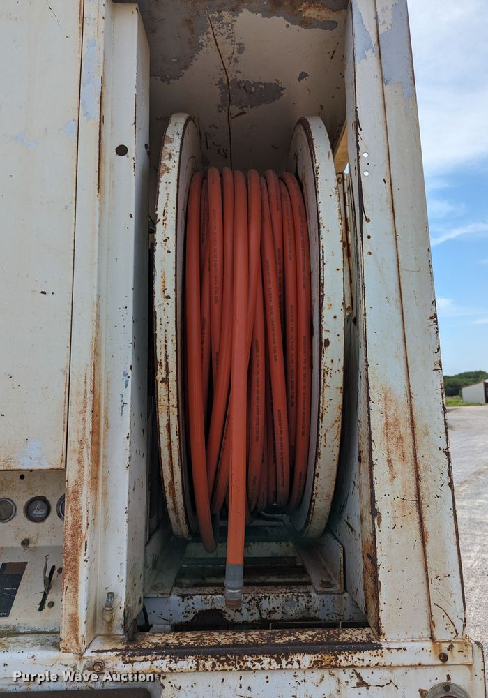 image for item LN9000 1993 Ford F600  sewer jetter truck