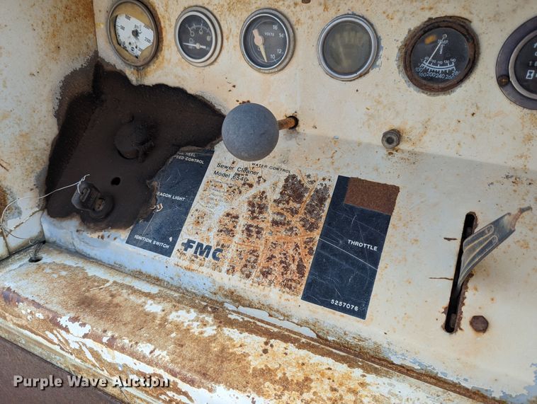 image for item LN9000 1993 Ford F600  sewer jetter truck