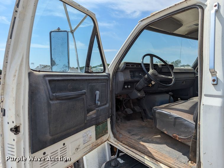 image for item LN9000 1993 Ford F600  sewer jetter truck