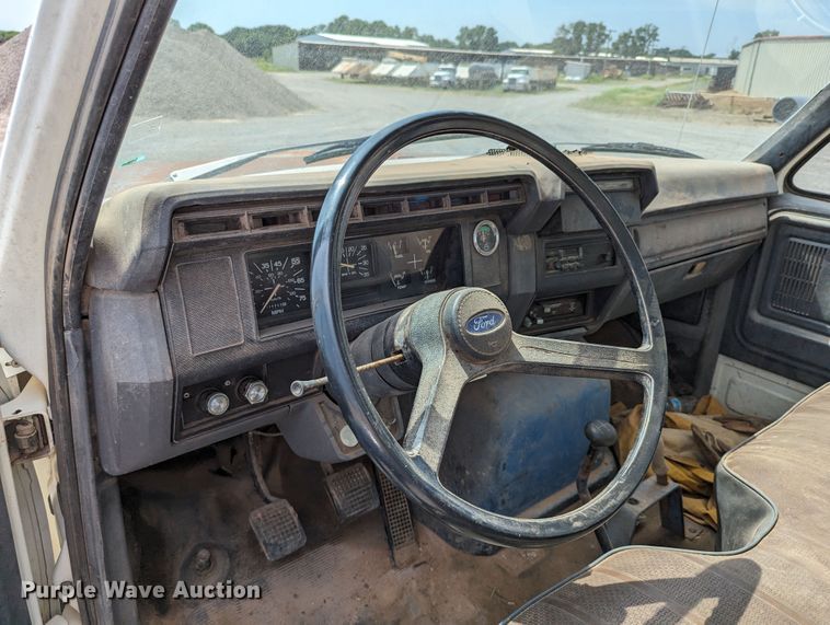 image for item LN9000 1993 Ford F600  sewer jetter truck