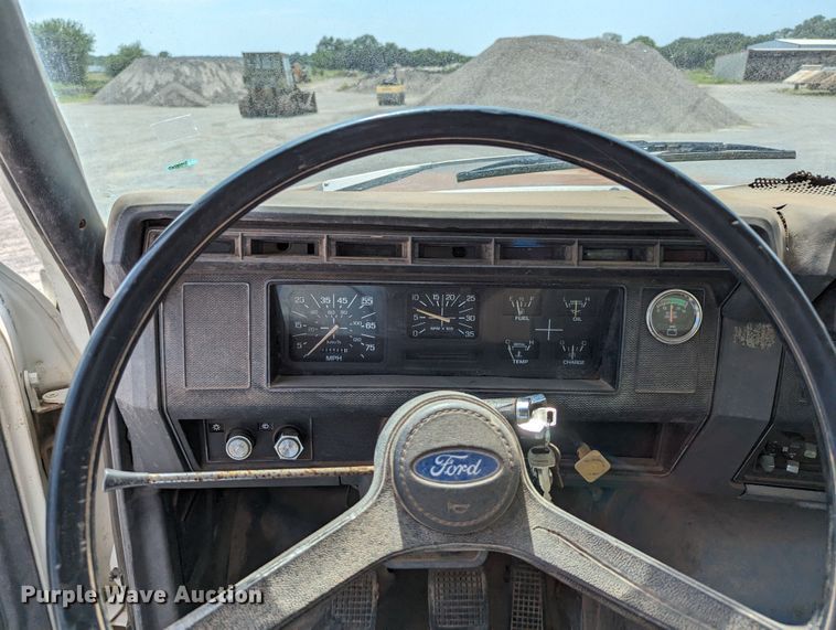 image for item LN9000 1993 Ford F600  sewer jetter truck