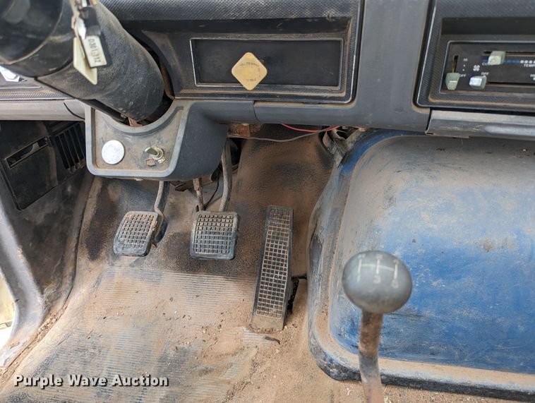 image for item LN9000 1993 Ford F600  sewer jetter truck