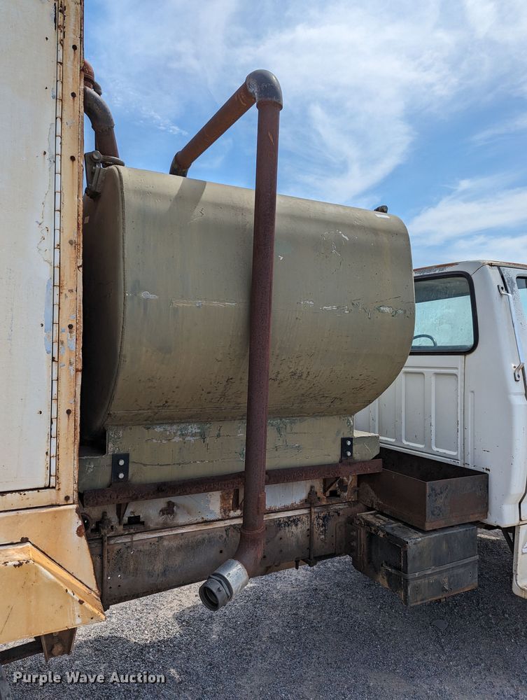 image for item LN9000 1993 Ford F600  sewer jetter truck