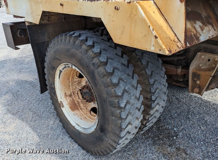 image for item LN9000 1993 Ford F600  sewer jetter truck