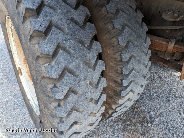 image for item LN9000 1993 Ford F600  sewer jetter truck