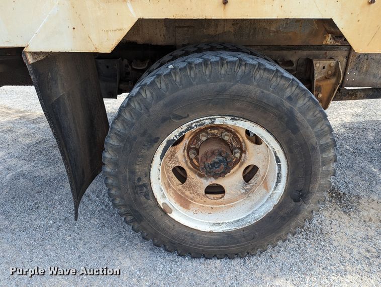 image for item LN9000 1993 Ford F600  sewer jetter truck