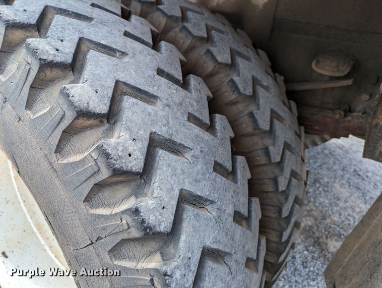 image for item LN9000 1993 Ford F600  sewer jetter truck