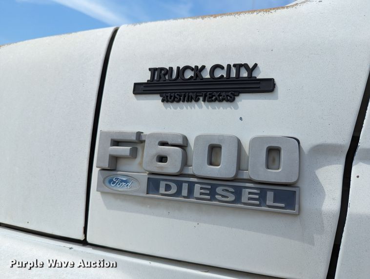 image for item LN9000 1993 Ford F600  sewer jetter truck