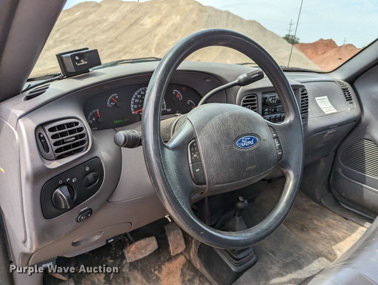 image for item LN9001 2003 Ford F150  pickup truck