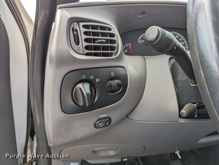 image for item LN9001 2003 Ford F150  pickup truck