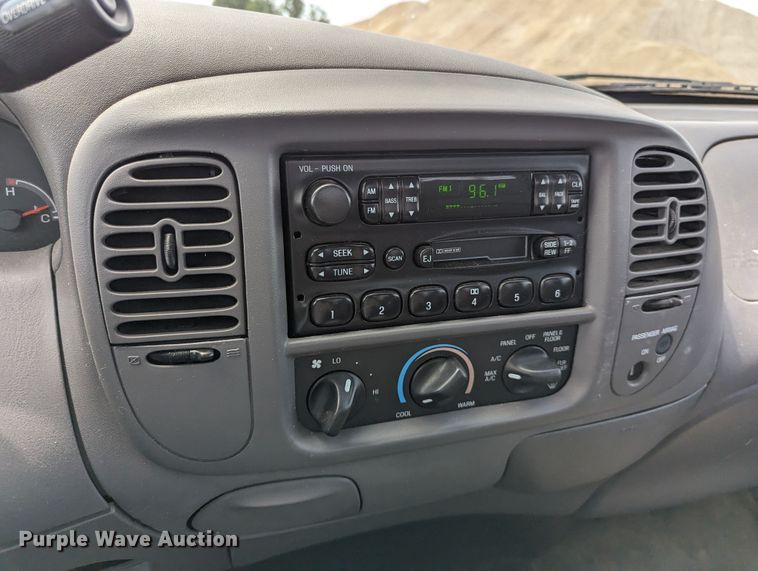 image for item LN9001 2003 Ford F150  pickup truck