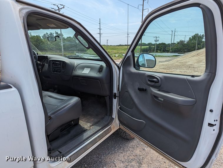 image for item LN9001 2003 Ford F150  pickup truck