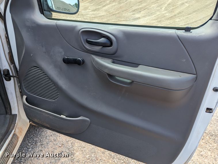 image for item LN9001 2003 Ford F150  pickup truck