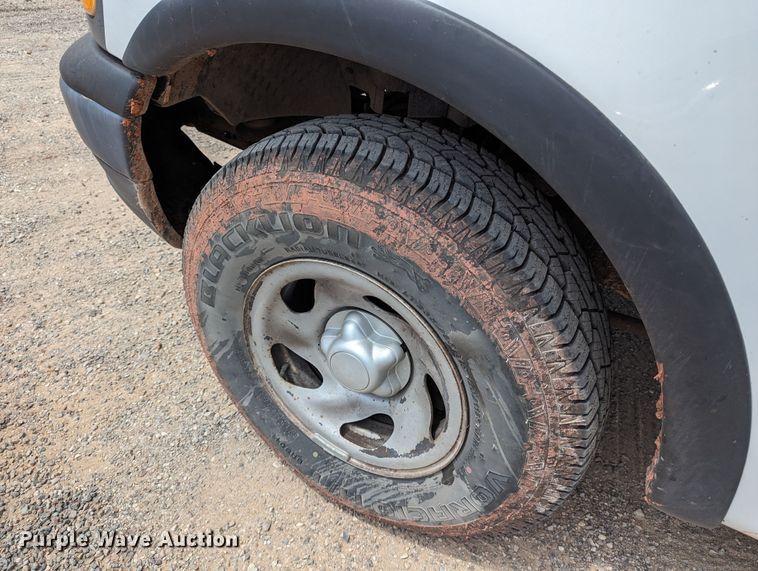 image for item LN9001 2003 Ford F150  pickup truck