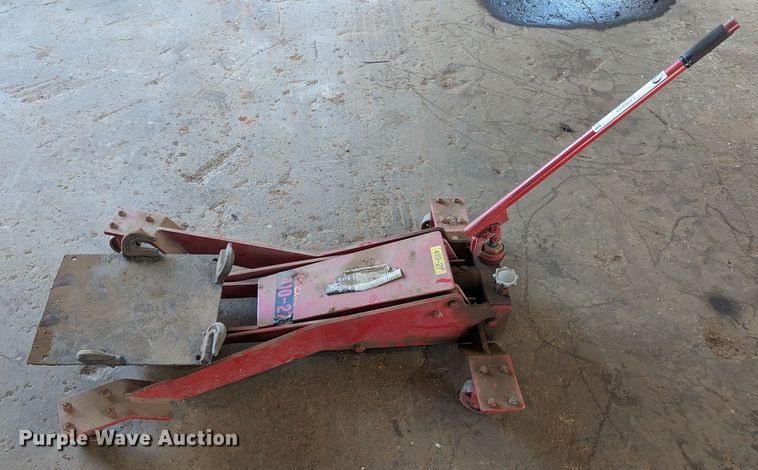 image for item LN9003 Norco 72030A  floor jack