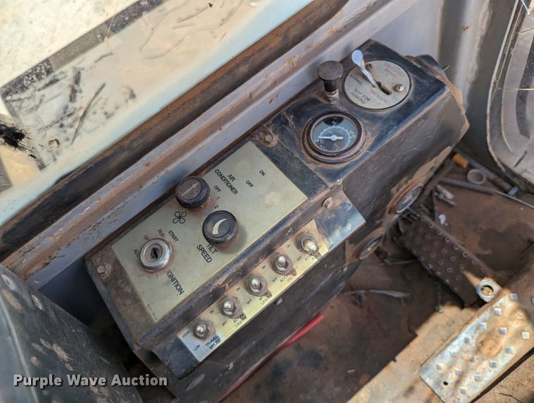 image for item LN9015 1994 Gradall XL4100  wheeled excavator