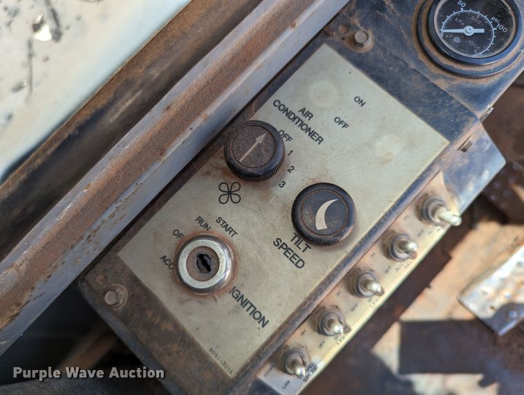 image for item LN9015 1994 Gradall XL4100  wheeled excavator