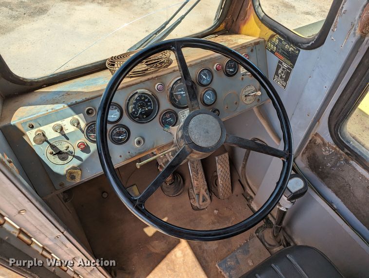 image for item LN9015 1994 Gradall XL4100  wheeled excavator