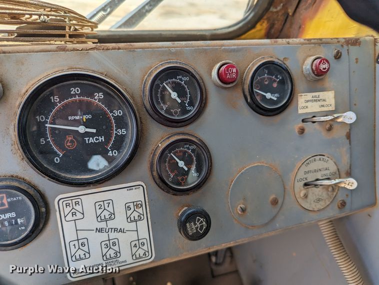 image for item LN9015 1994 Gradall XL4100  wheeled excavator