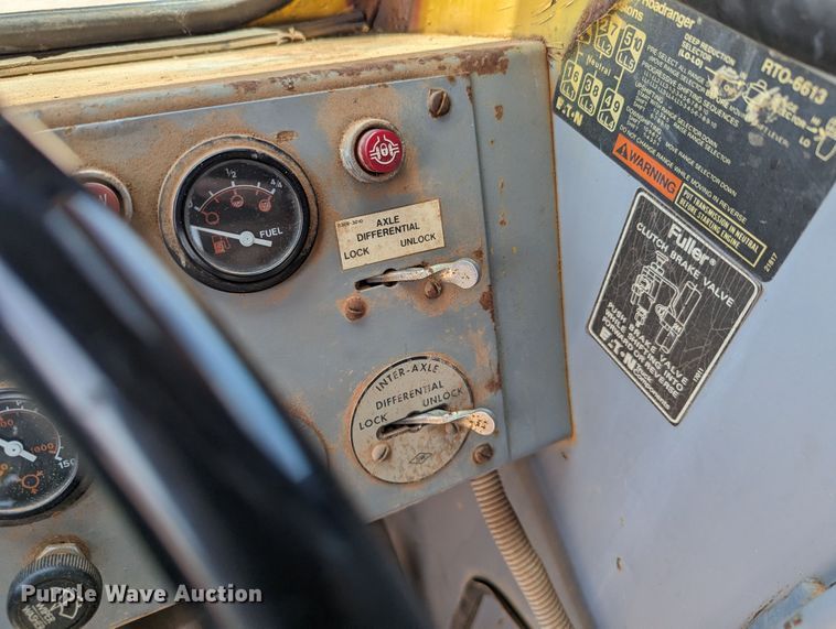 image for item LN9015 1994 Gradall XL4100  wheeled excavator