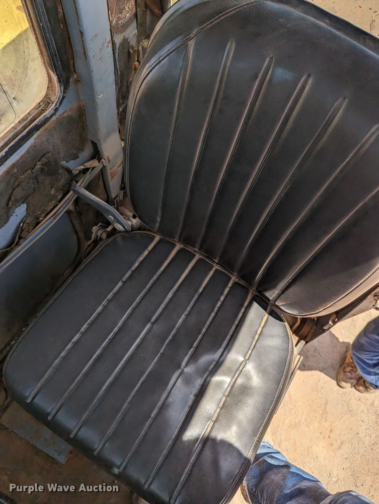 image for item LN9015 1994 Gradall XL4100  wheeled excavator