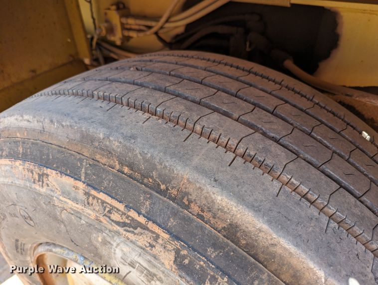 image for item LN9015 1994 Gradall XL4100  wheeled excavator