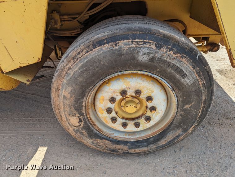 image for item LN9015 1994 Gradall XL4100  wheeled excavator