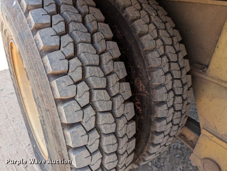 image for item LN9015 1994 Gradall XL4100  wheeled excavator