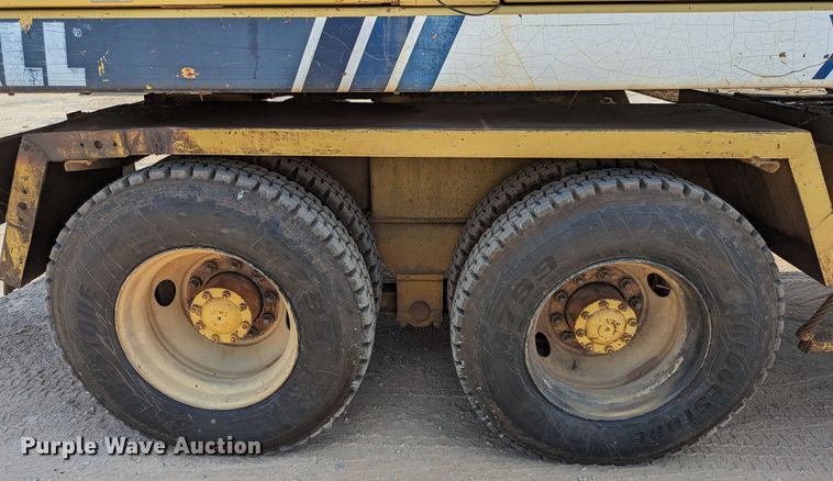 image for item LN9015 1994 Gradall XL4100  wheeled excavator