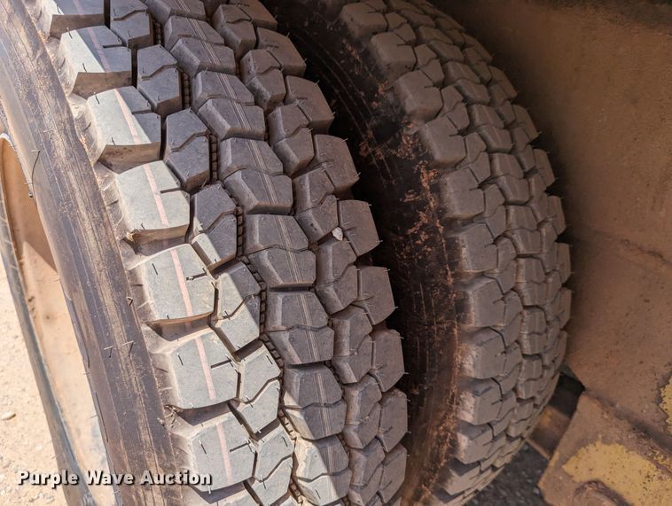 image for item LN9015 1994 Gradall XL4100  wheeled excavator