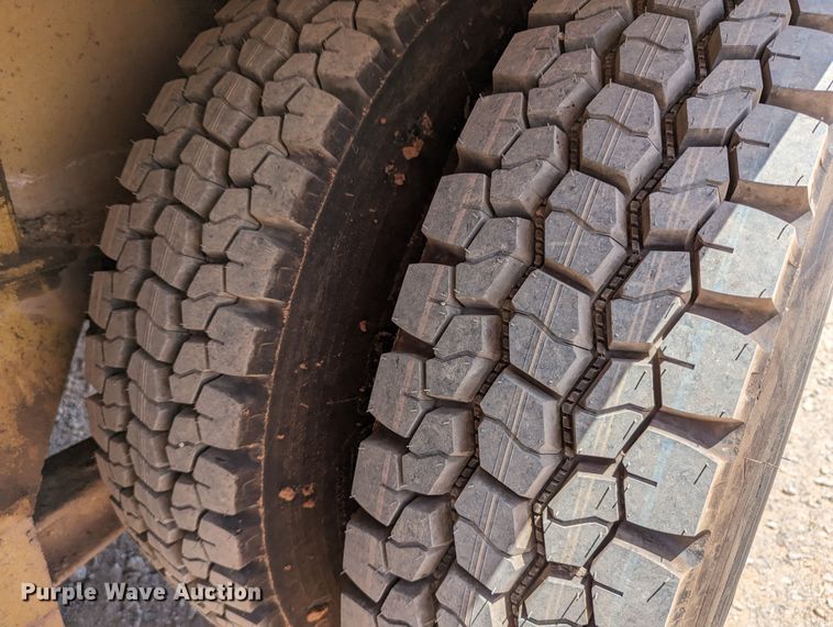 image for item LN9015 1994 Gradall XL4100  wheeled excavator