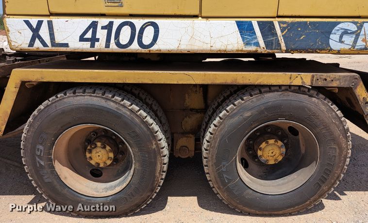 image for item LN9015 1994 Gradall XL4100  wheeled excavator