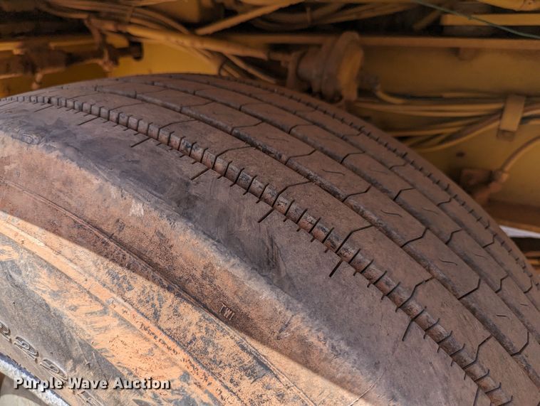 image for item LN9015 1994 Gradall XL4100  wheeled excavator