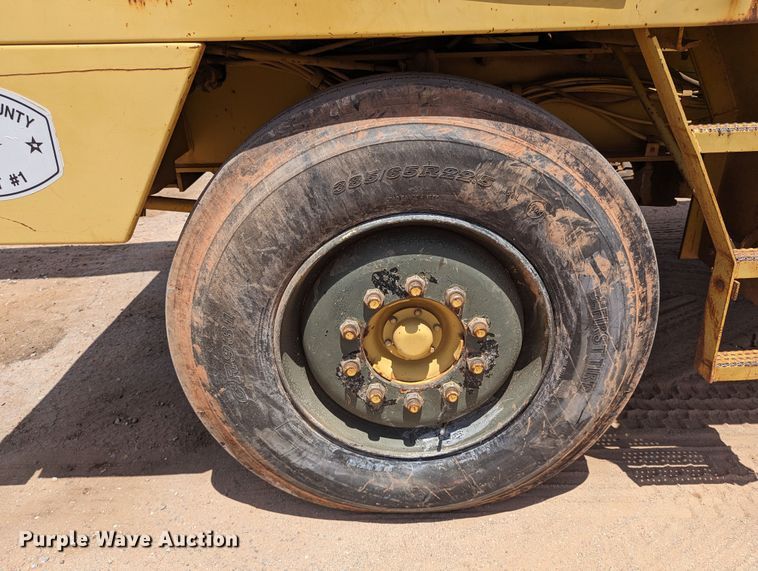 image for item LN9015 1994 Gradall XL4100  wheeled excavator