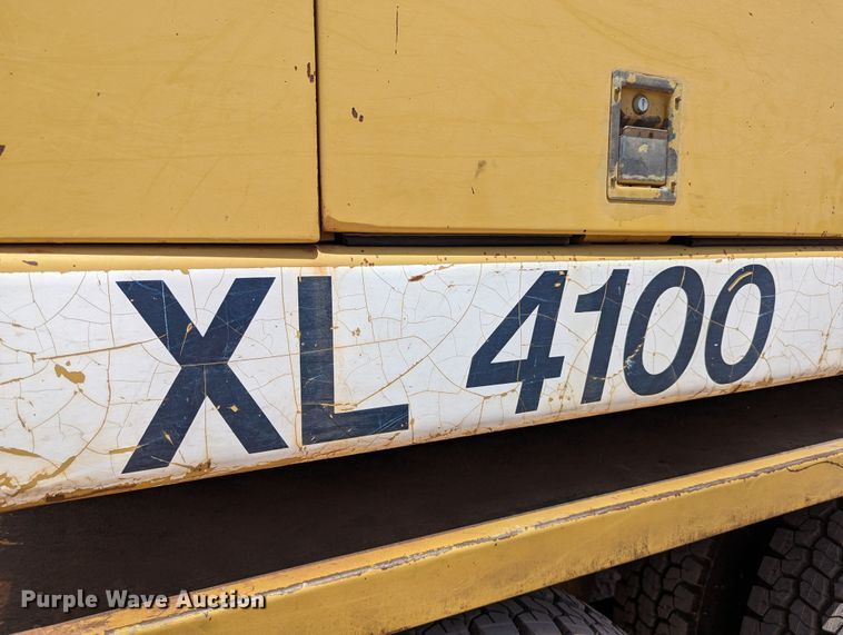 image for item LN9015 1994 Gradall XL4100  wheeled excavator