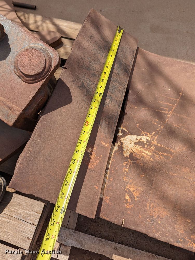 image for item LN9017 Gradall  excavator grapple