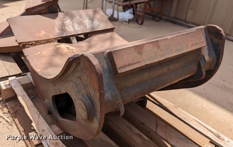 image for item LN9017 Gradall  excavator grapple